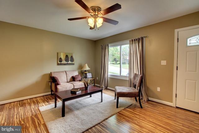 811 Ivydale Road Reisterstown, MD 21136 - Photo 21 of 25 Living Room