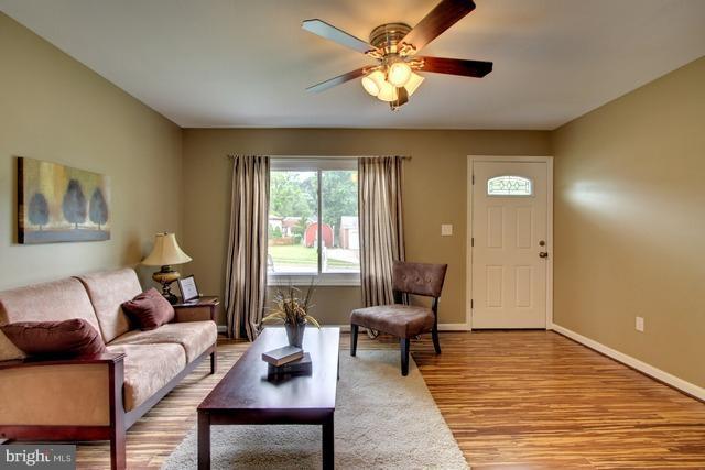 811 Ivydale Road Reisterstown, MD 21136 - Photo 9 of 25 Living Room
