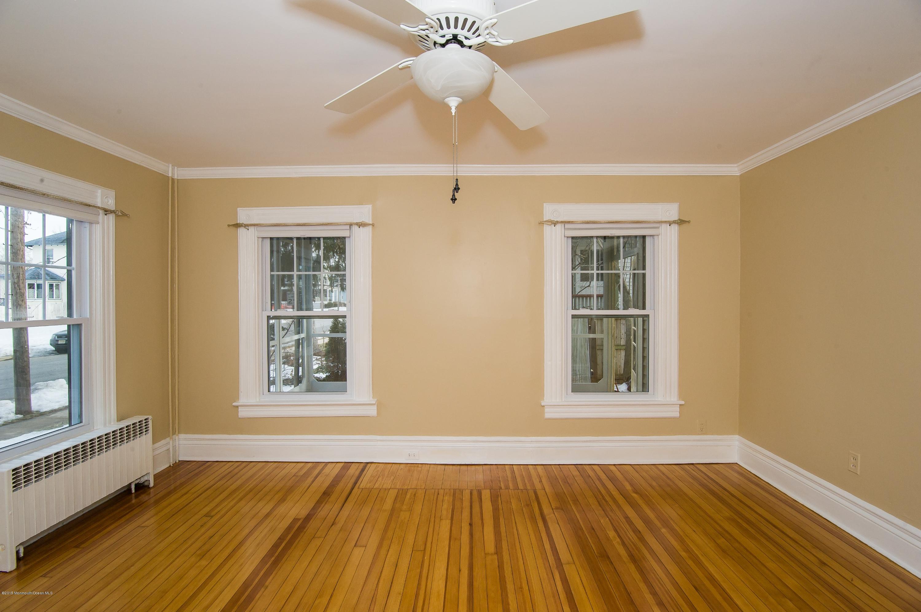 74 Atlantic Street Keyport, NJ 07735 - Photo 11 of 33 Living Room