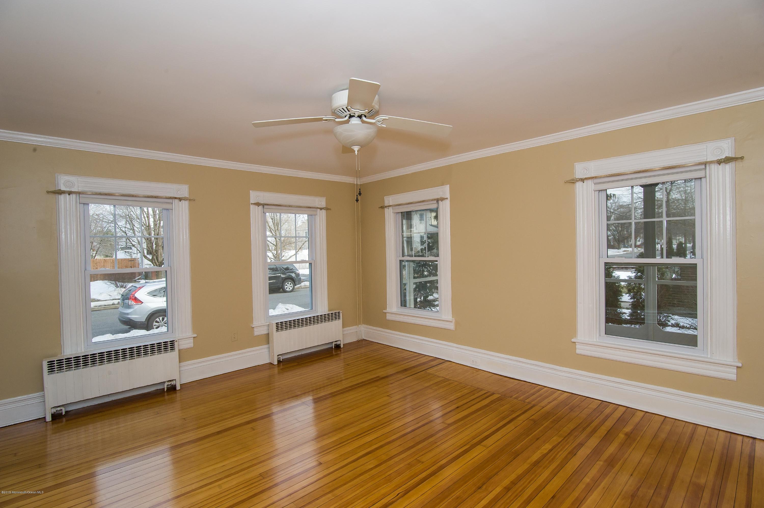 74 Atlantic Street Keyport, NJ 07735 - Photo 9 of 33 Living Room