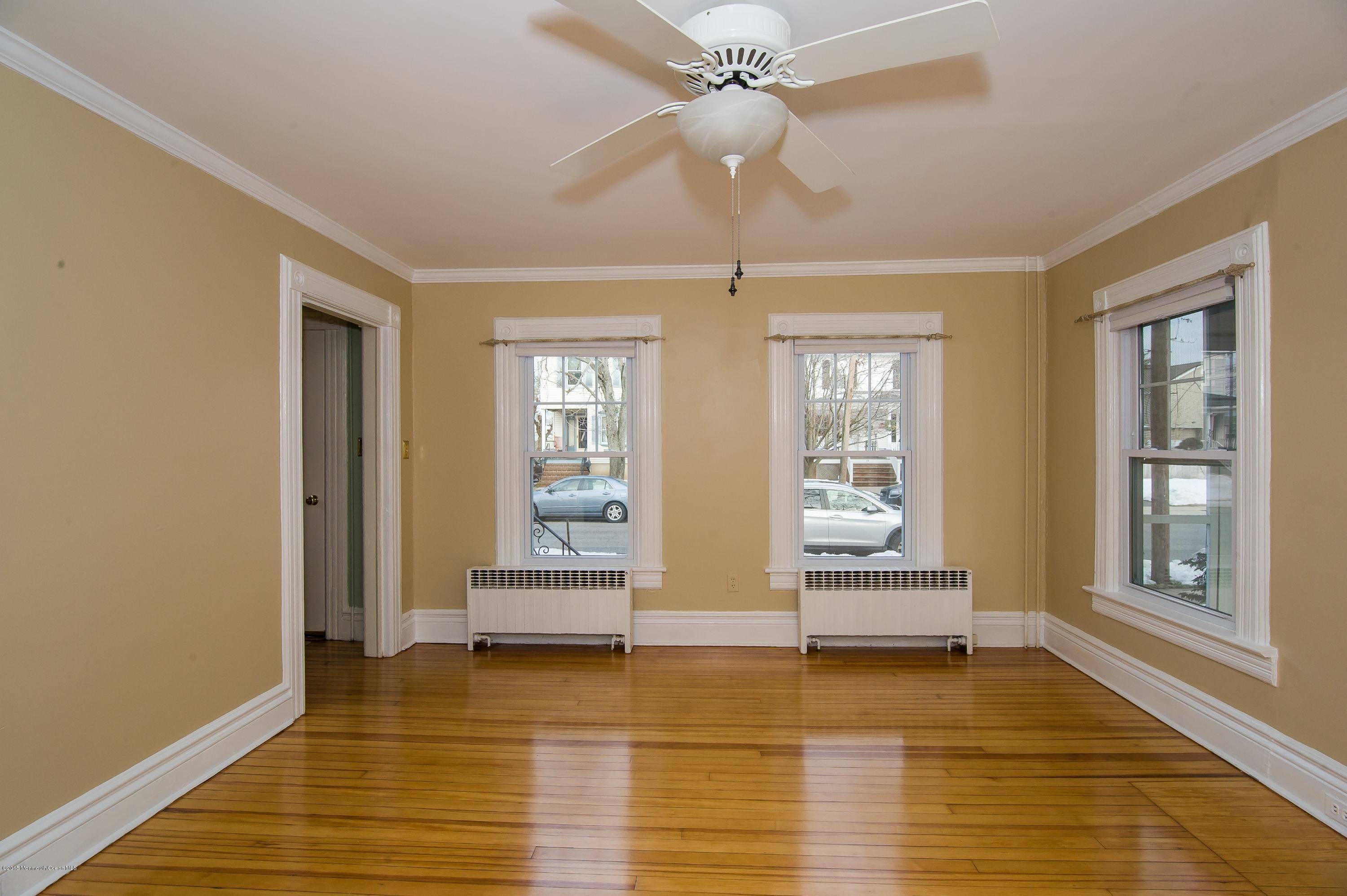 74 Atlantic Street Keyport, NJ 07735 - Photo 10 of 33 Living Room