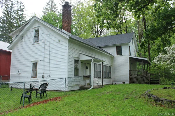 a view of a back yard of the house