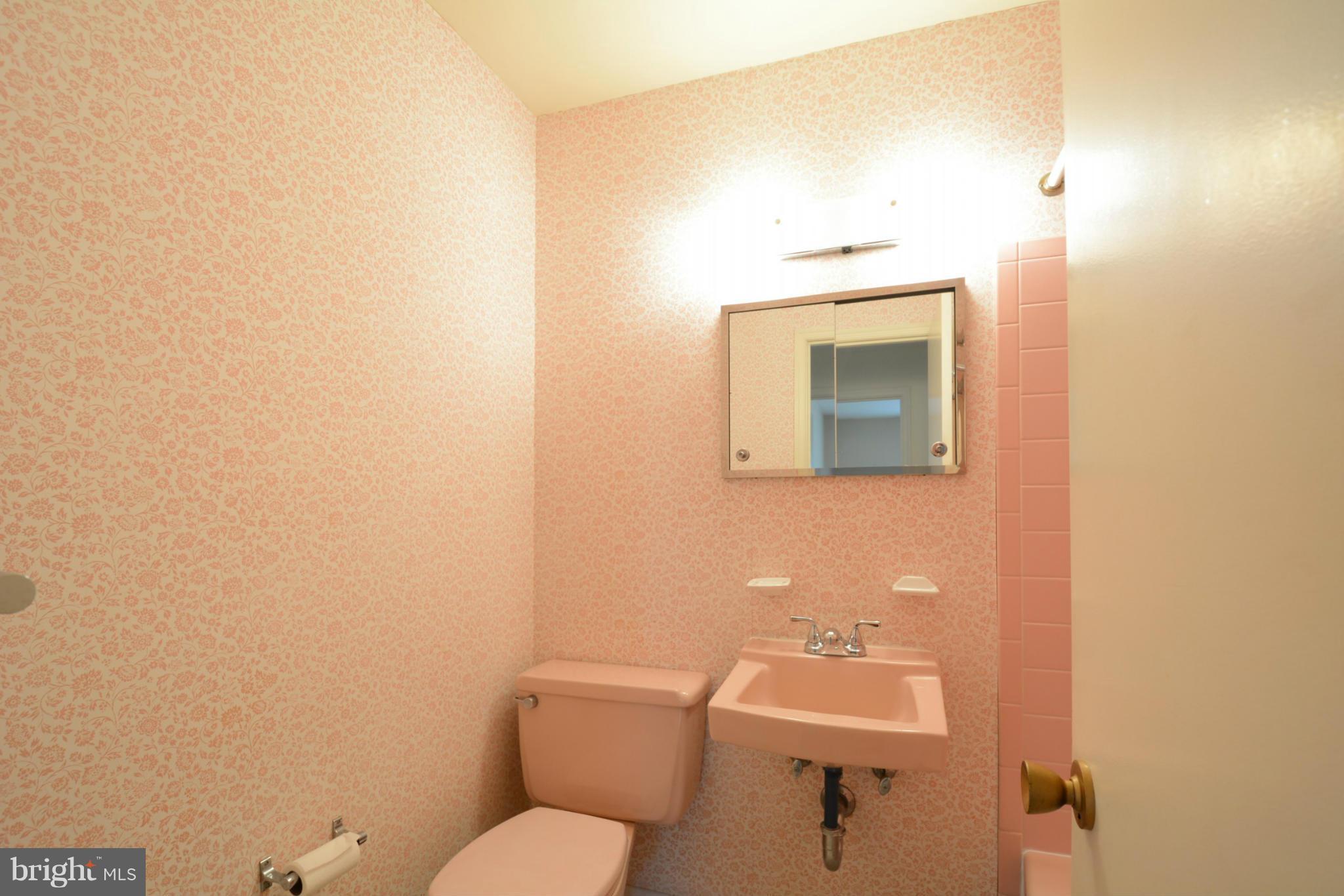 5601 Rolling Road Springfield, VA 22151 - Photo 22 of 30 Bath