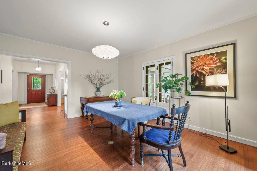 136 Pomeroy Avenue Pittsfield, MA 01201 - Photo 8 of 37 115 Dining Room