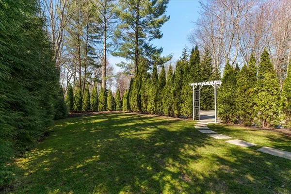 $1,295,000 | 3277 Estates Drive, St. Joseph, MI 49085