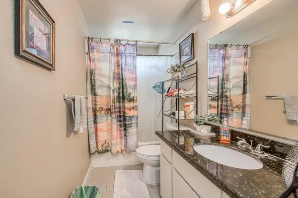 $365,000 | 221 Hillcrest Street, Porterville, CA 93257