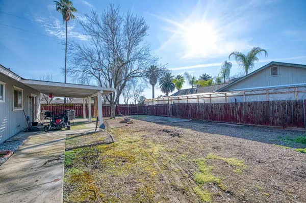 $365,000 | 221 Hillcrest Street, Porterville, CA 93257