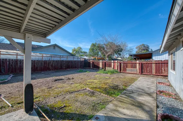 $365,000 | 221 Hillcrest Street, Porterville, CA 93257