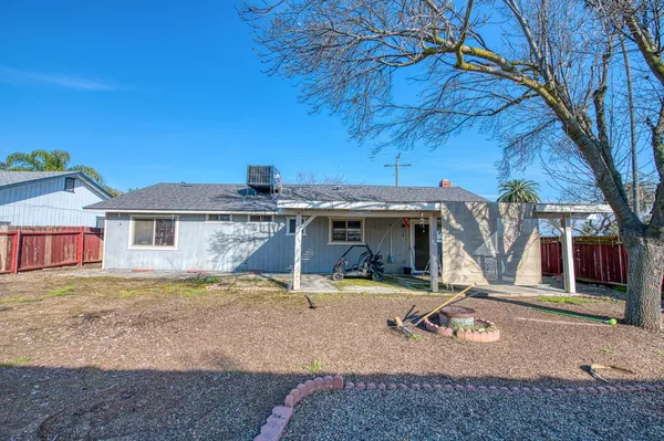 $365,000 | 221 Hillcrest Street, Porterville, CA 93257
