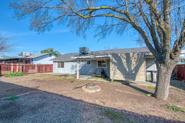 $365,000 | 221 Hillcrest Street, Porterville, CA 93257