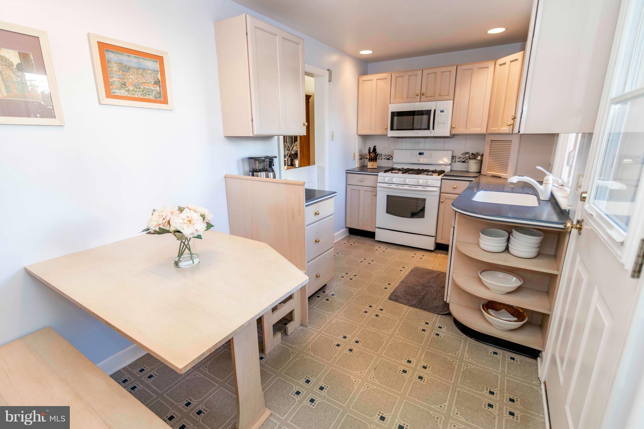 222 Farnham Road Havertown, PA 19083 - Photo 9 of 26 Eat-In Kitchen