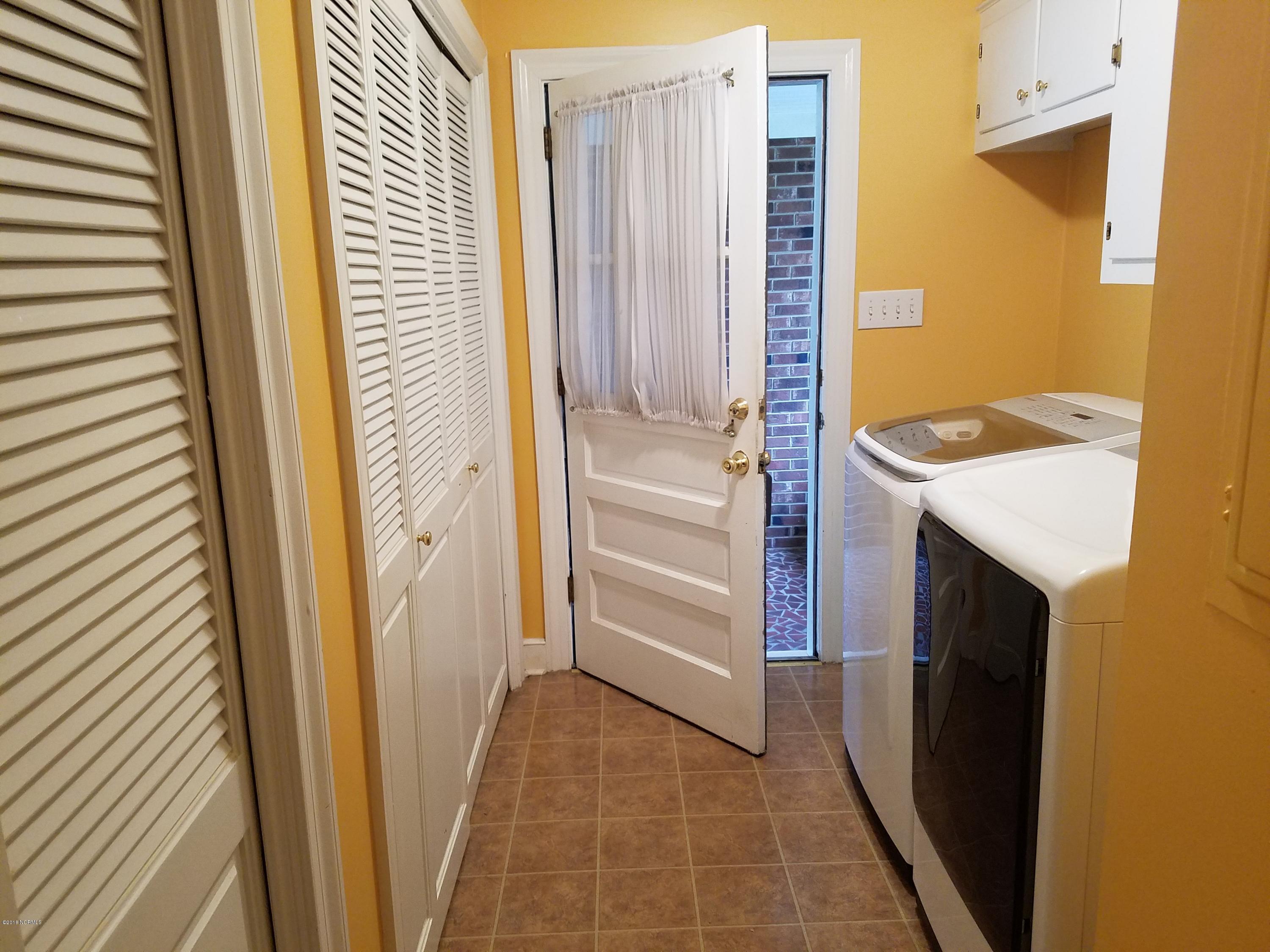 2809 Murray Hill Road Kinston, NC 28504 - Photo 14 of 26 Laundry/Carport Entry