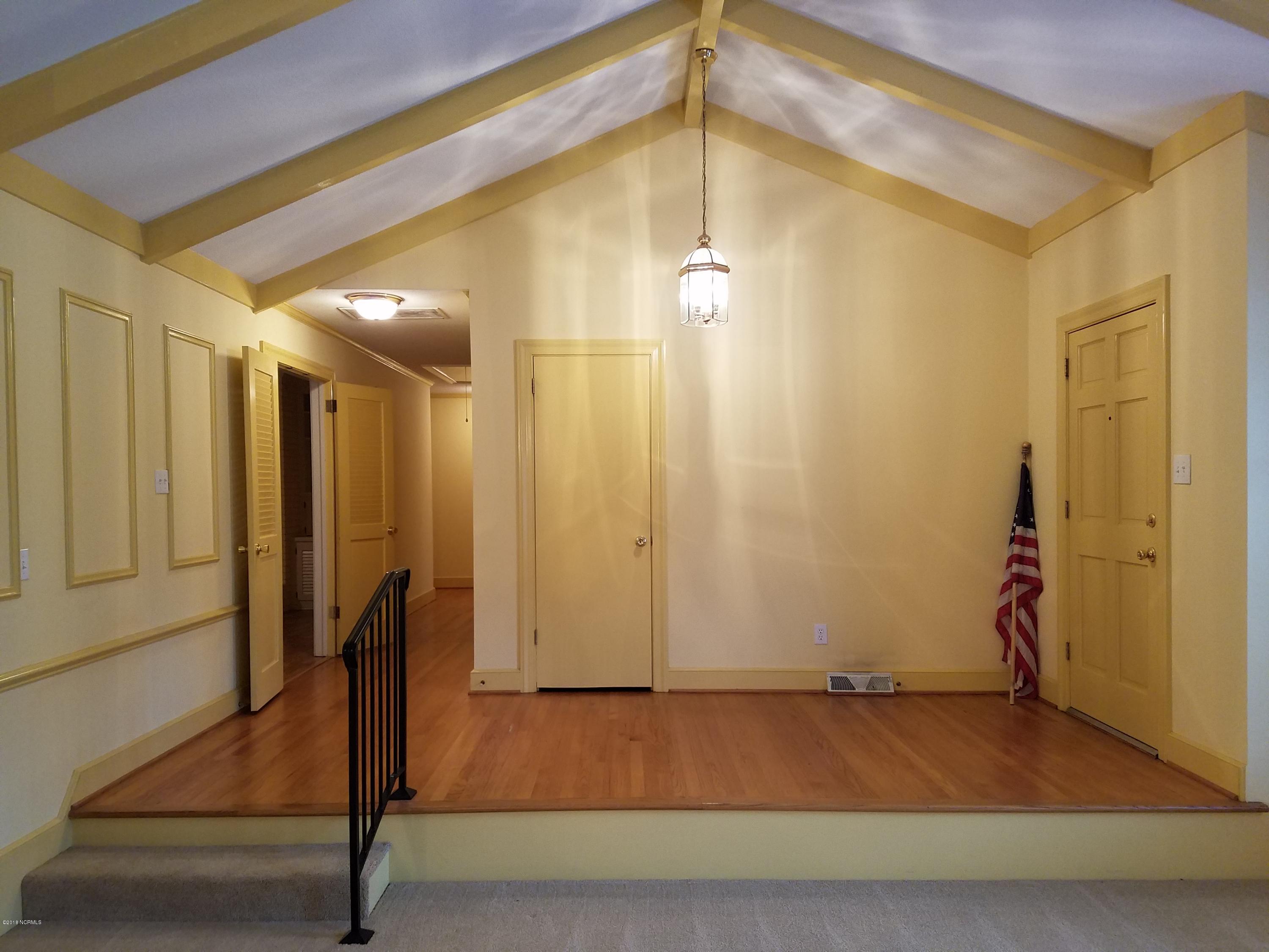 2809 Murray Hill Road Kinston, NC 28504 - Photo 8 of 26 Foyer