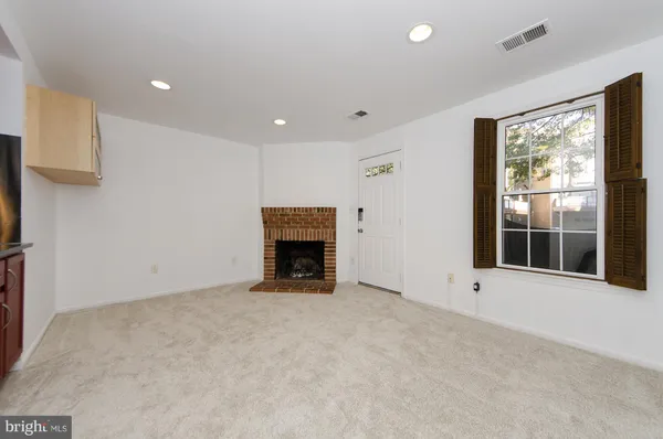 $4,995 | 734 North Vermont Street North, Arlington, VA 22203