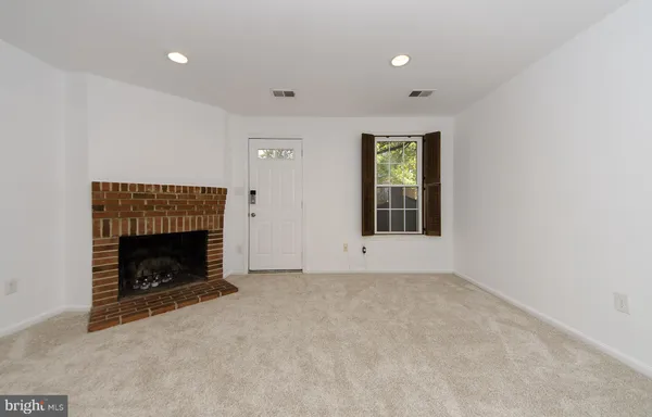 $4,995 | 734 North Vermont Street North, Arlington, VA 22203