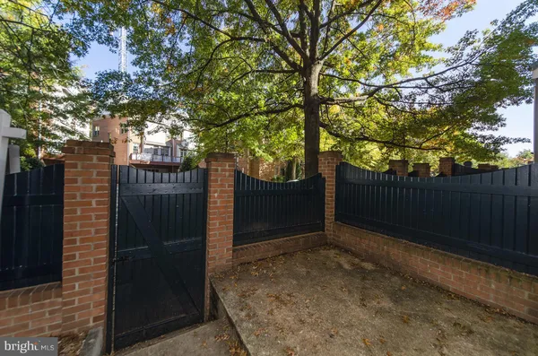$4,995 | 734 North Vermont Street North, Arlington, VA 22203