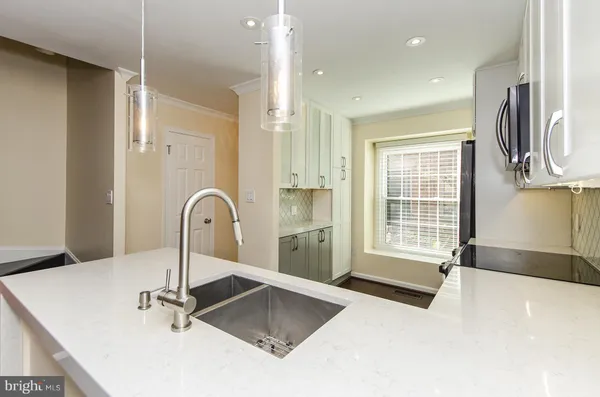 $4,995 | 734 North Vermont Street North, Arlington, VA 22203