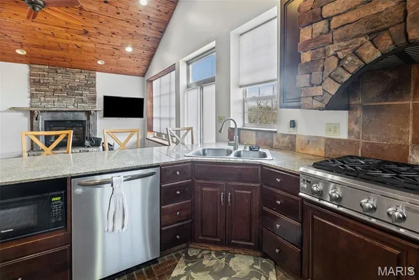 $950,000 | 4242 Quirin Road, Smithton, IL 62285