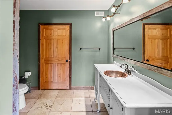 $950,000 | 4242 Quirin Road, Smithton, IL 62285