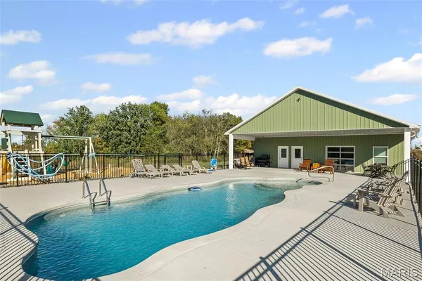 $950,000 | 4242 Quirin Road, Smithton, IL 62285