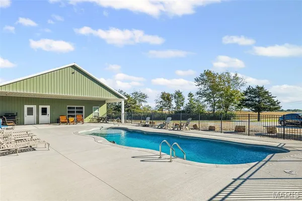 $950,000 | 4242 Quirin Road, Smithton, IL 62285