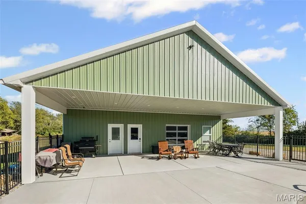 $950,000 | 4242 Quirin Road, Smithton, IL 62285