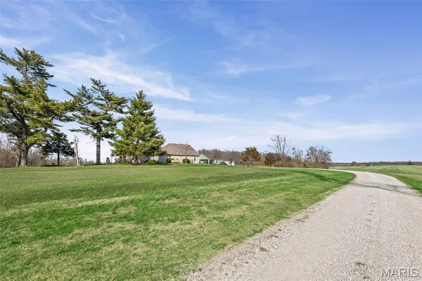 $950,000 | 4242 Quirin Road, Smithton, IL 62285