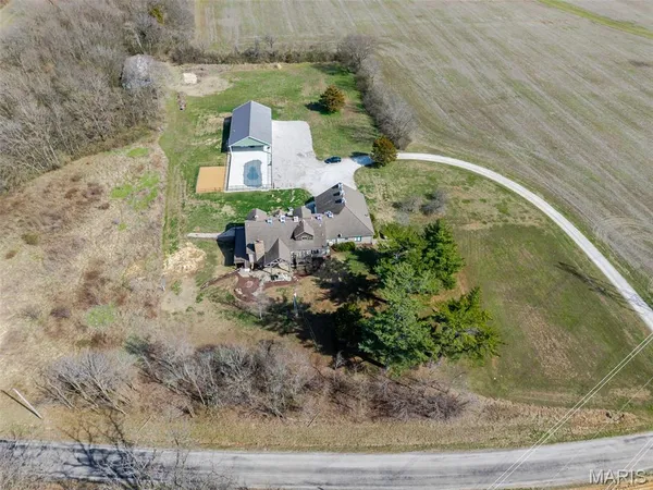 $950,000 | 4242 Quirin Road, Smithton, IL 62285