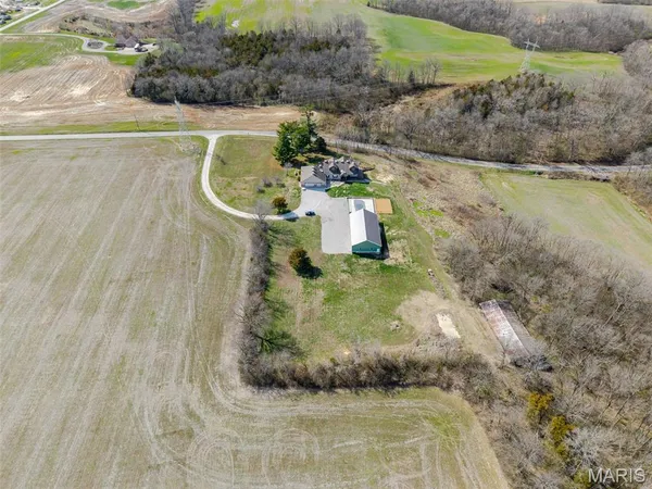 $950,000 | 4242 Quirin Road, Smithton, IL 62285