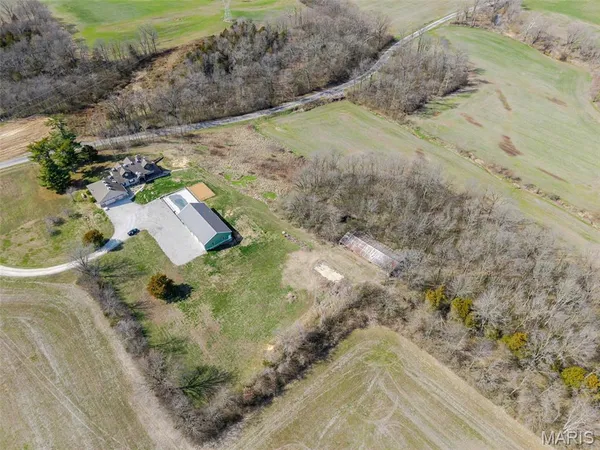 $950,000 | 4242 Quirin Road, Smithton, IL 62285