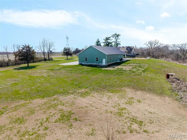 $950,000 | 4242 Quirin Road, Smithton, IL 62285