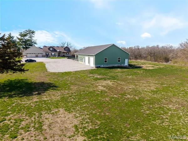 $950,000 | 4242 Quirin Road, Smithton, IL 62285