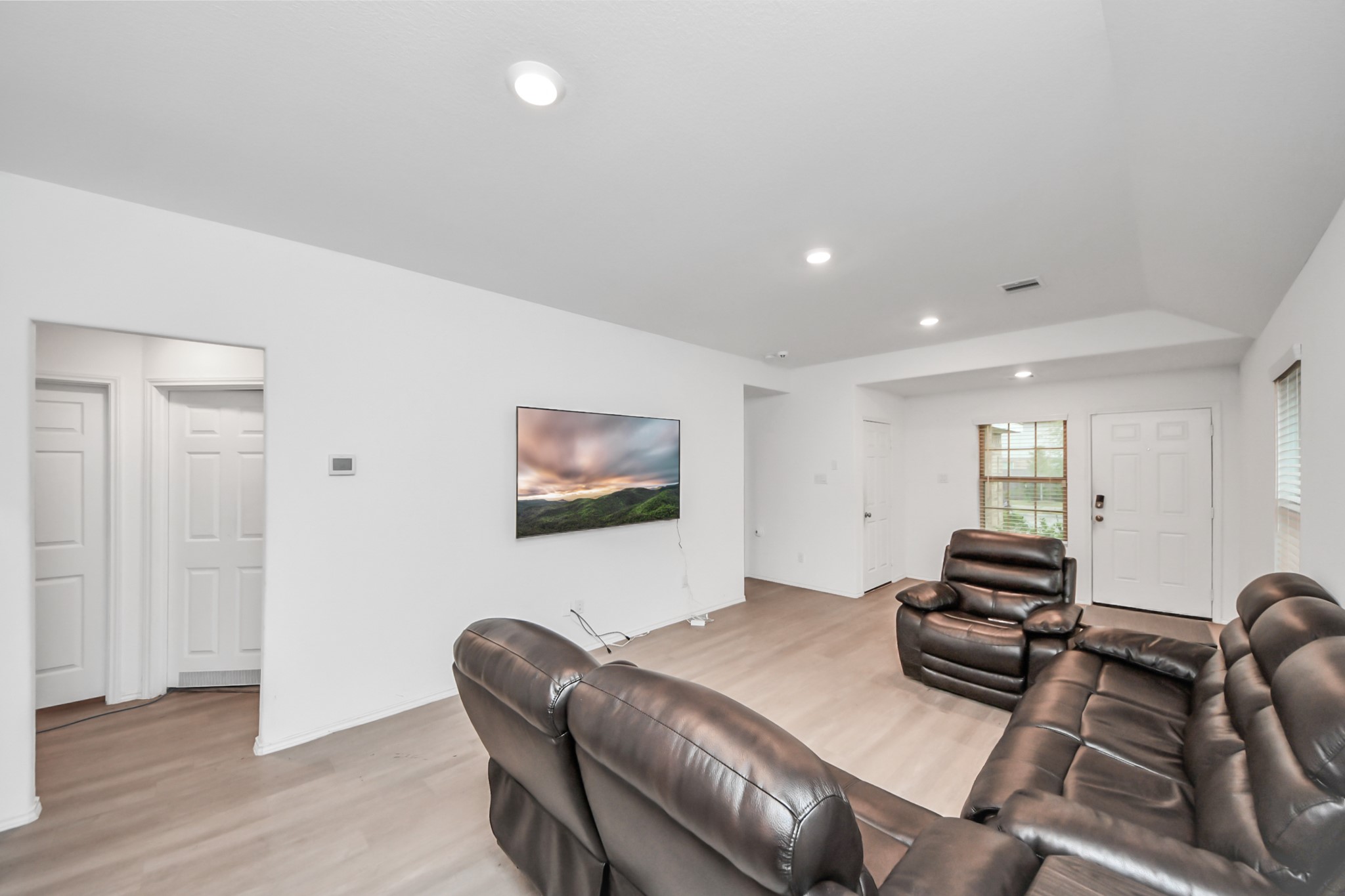 14606 Whitstone Gully Way Rosharon, TX 77583 - Photo 11 of 30 a living room with furniture and a flat screen tv
