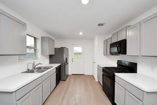 $1,900 | 14606 Whitstone Gully Way, Rosharon, TX 77583