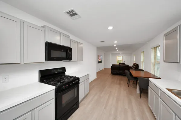 $1,900 | 14606 Whitstone Gully Way, Rosharon, TX 77583