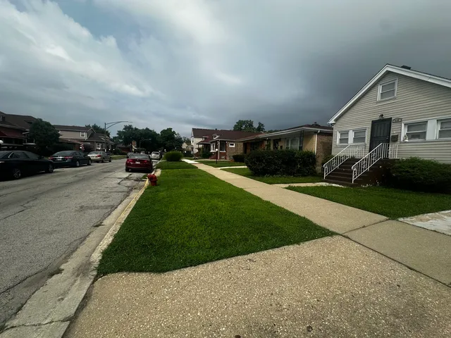 a view of a backyard of the house