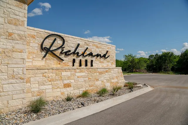 a view of a dinning table and chairs in the patio