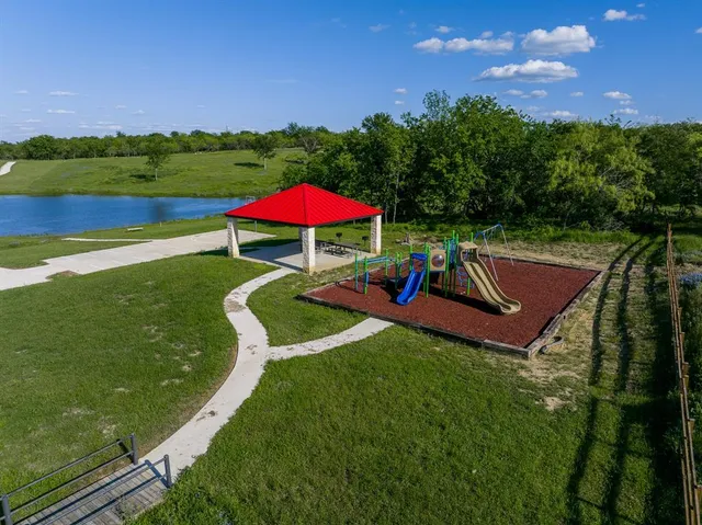 a view of an outdoor space and a houses