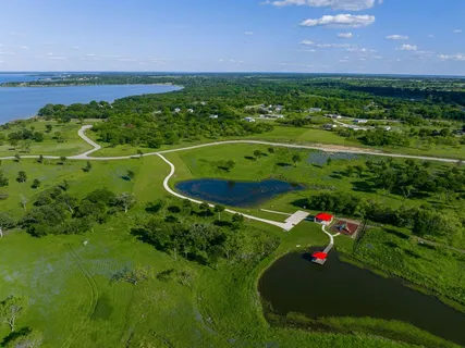 a view of a green field with lots of green space