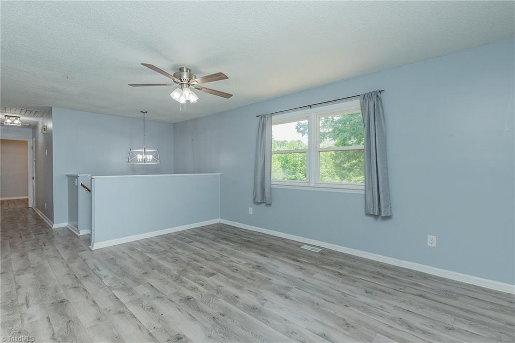 291 Kingwood Road Reidsville, NC 27320 - Photo 9 of 49 Living Room