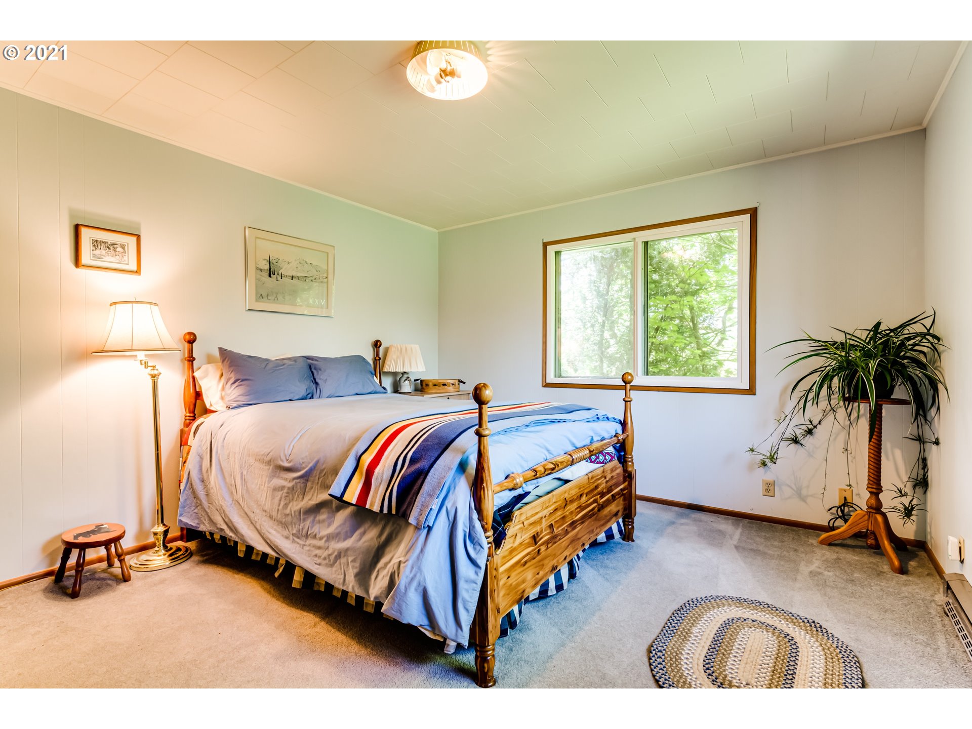 79385 Sears Road Cottage Grove, OR 97424 - Photo 12 of 32 a bedroom with bed and a window