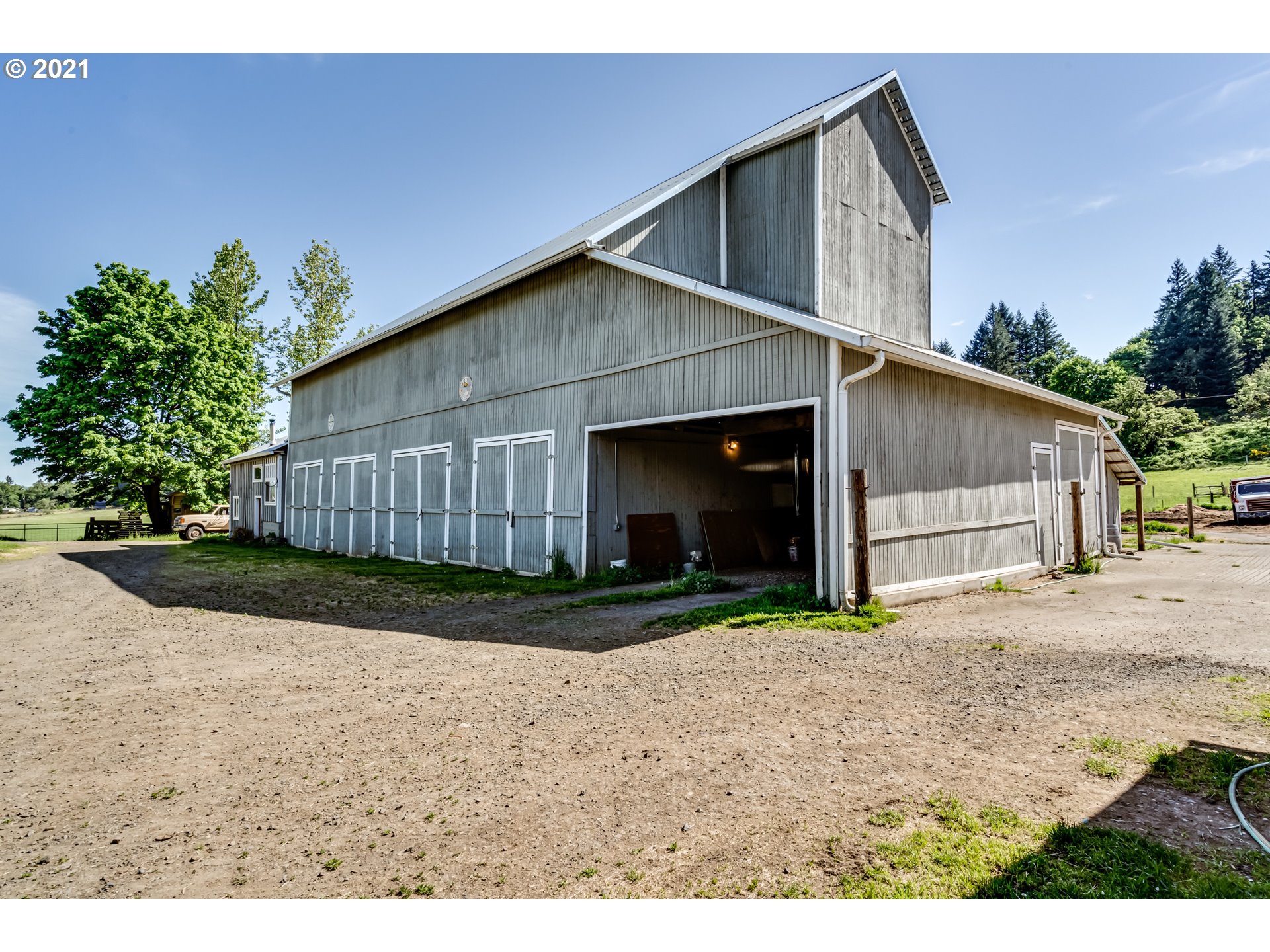 79385 Sears Road Cottage Grove, OR 97424 - Photo 25 of 32 a front view of a house with a yard and garage