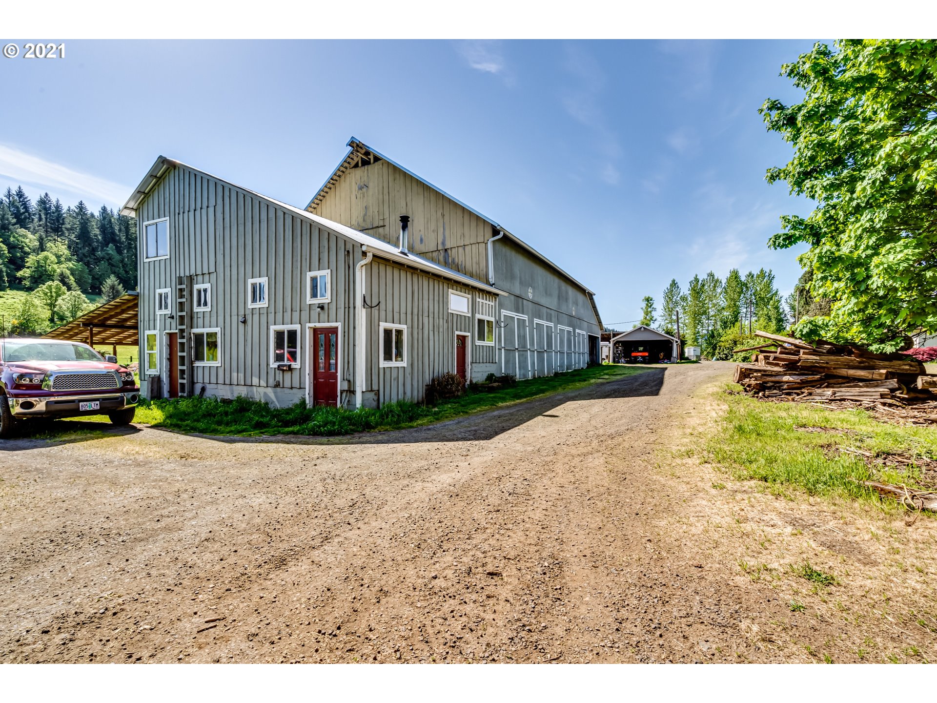79385 Sears Road Cottage Grove, OR 97424 - Photo 26 of 32 a couple of cars parked in front of a house