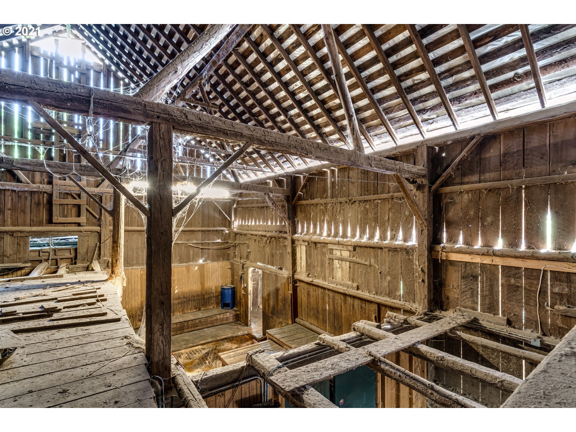 79385 Sears Road Cottage Grove, OR 97424 - Photo 27 of 32 a view of a patio with wooden floor