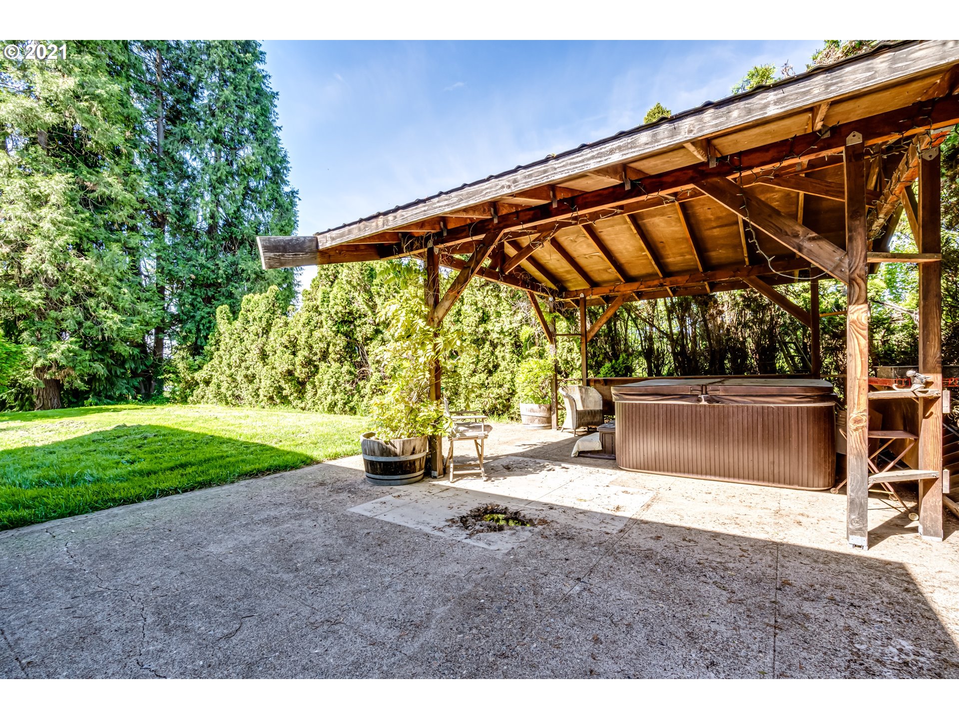 79385 Sears Road Cottage Grove, OR 97424 - Photo 4 of 32 a view of yard with patio