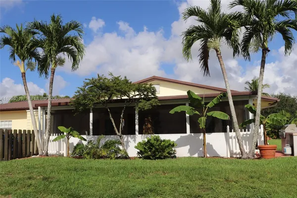 $2,400,000 | 18901 Southwest 63rd Street, Southwest Ranches, FL 33332