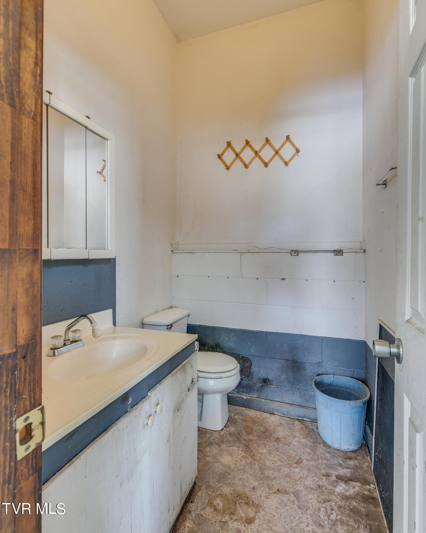 108 John Taylor Road Elizabethton, TN 37643 - Photo 46 of 53 045