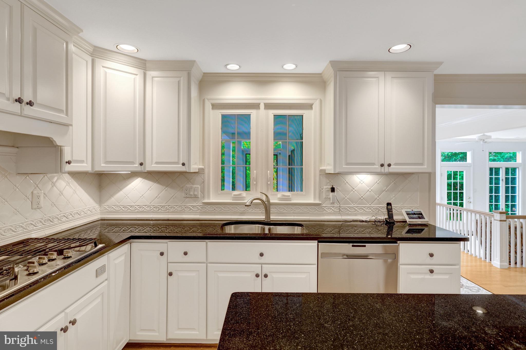 911 Rail Court McLean, VA 22102 - Photo 11 of 63 Classy backsplash