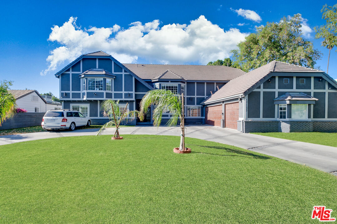 a view of a house with a backyard