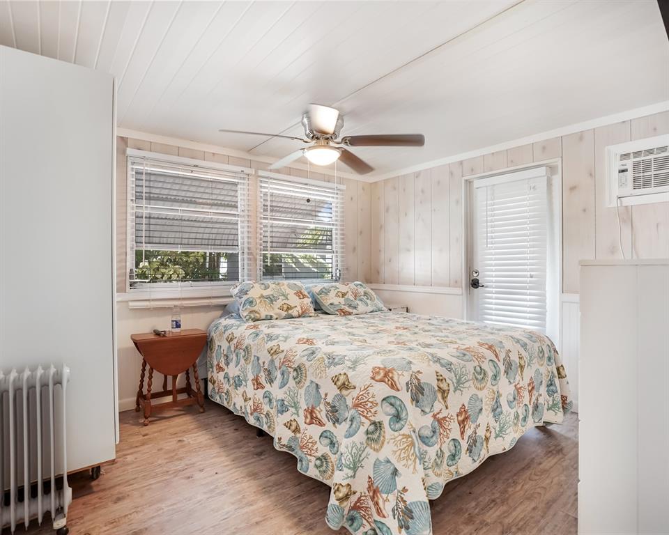 Park City Davie, FL 33324 - Photo 5 of 26 a bedroom with a bed and window